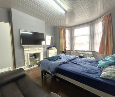 4 bedroom terraced house to rent - Photo 2