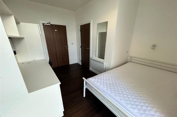 Flat to Rent: City Point, Great Homer Street - Photo 1