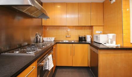 Carrer de González Tablas, Barcelona, Catalonia 08034 - Photo 4