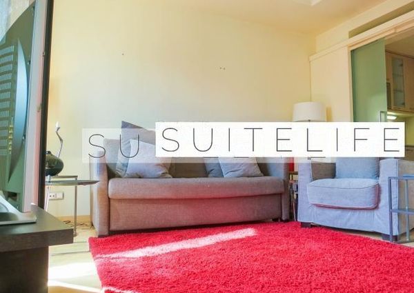 Monsieur Van Damme Lives Upstairs