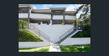 Spacious 2 Bedroom Apartment with Courtyard Moments from Indooroopilly Shopping Centre - Photo 3