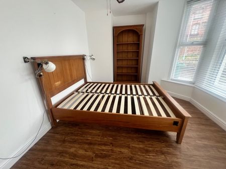 2 Bed Flat, Woodhouse Hill Road, LS10 - Photo 5