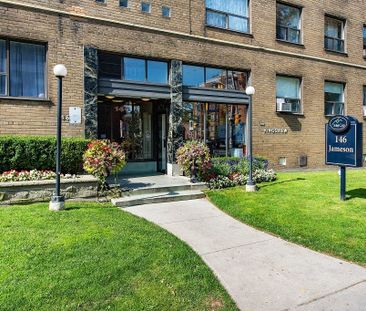 The Kingsview - Photo 5