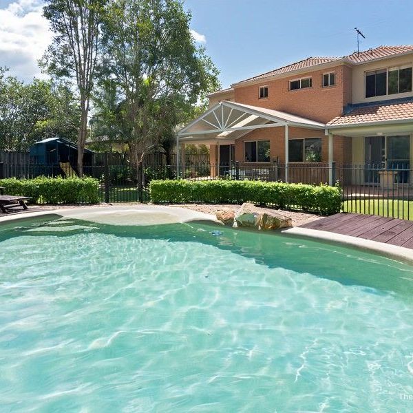 Luxurious life style with pool and views - Photo 1