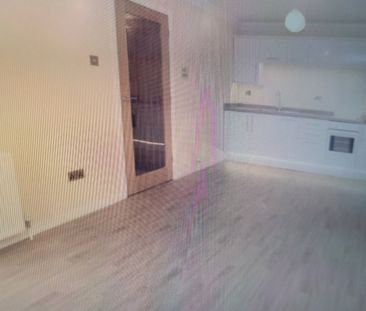 3 Bed Flat, Kingsmere, BN1 - Photo 5