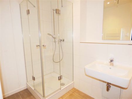 Tolle 5 Zi-Maisonette Whg. mit Balkon und DG-Terrasse, TG-Stellplatz! - Photo 3