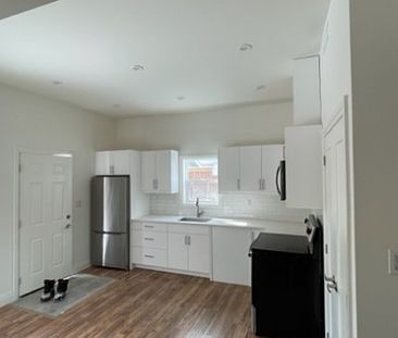 2-38 Thomson, 2 Bed Main level w/ patio Barrie | $1850 per month | Plus Heat | Plus Hydro - Photo 3