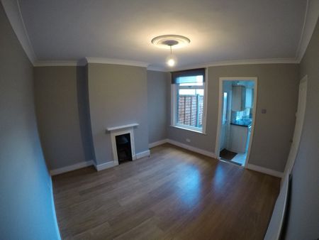 Victorian 3 Bedroom Semi Detached House to Rent in Tonbridge - Photo 2