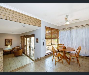 FULLY FURNISHED 3x2 HOUSE IN A GREAT LOCATION! - Photo 5