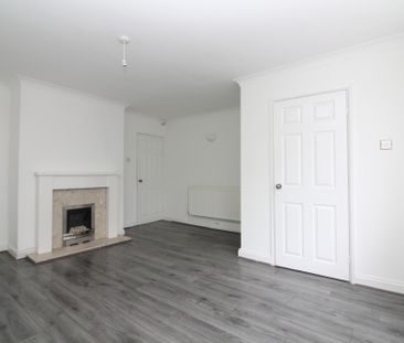 3 Bedroom Terraced House - Photo 2