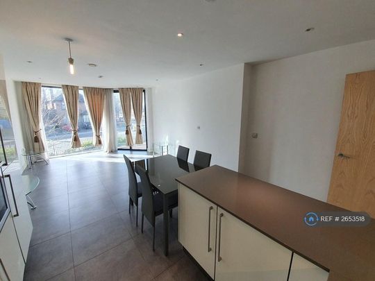 2 bedroom flat to rent - Photo 1