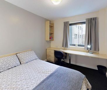 1 bedroom in a flat share to rent - Photo 3