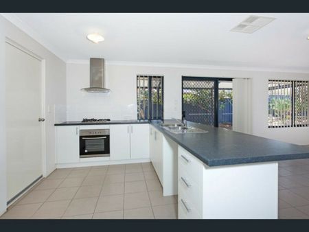 Room for the Whole Family � Modern 4x2 Near Shops & Transport - Photo 4