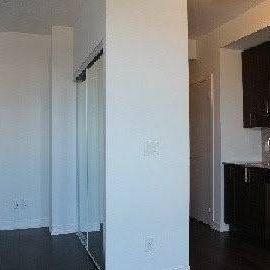 Downtown Bachelor For Rent - Photo 4