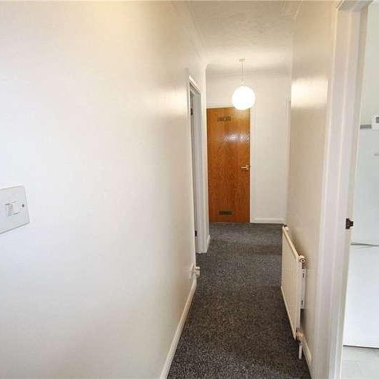 Kings Court, The Avenue, Tadworth, Surrey, KT20 - Photo 1