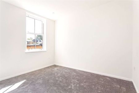 A stunning and contemporary four bedroom house in West Putney. - Photo 4