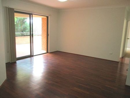Ground floor apartment with huge courtyard ... - Photo 2