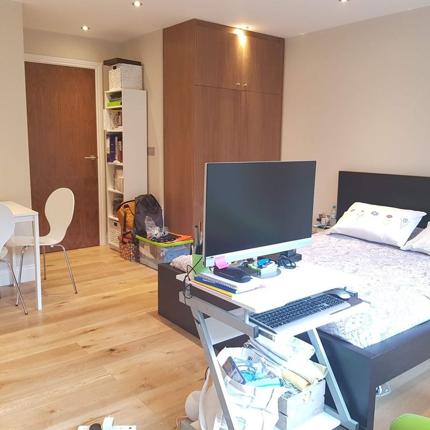 Studio Flat, Ferdinand Street, NW1 - Photo 1