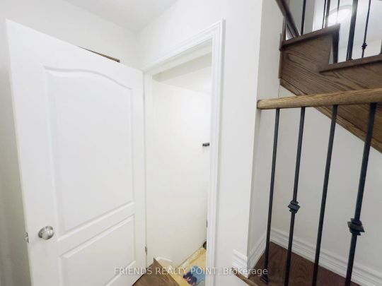 Condo Townhouse For Lease | E9233655 - Photo 1