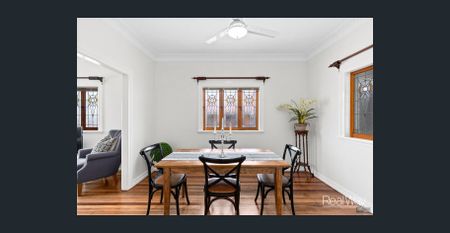 STUNNING HOME IN PERFECT LOCATION - Photo 3