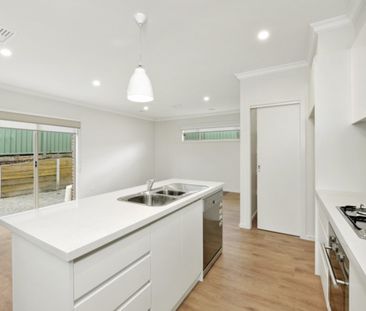 3 BEDROOM TOWNHOUSE WITH MODERN APPLIANCES - Photo 2
