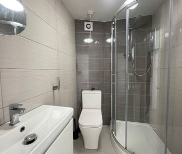 Studio Flat, Canute Road, SO14 - Photo 4