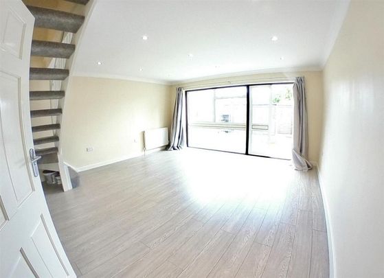 3 bedroom end of terrace house to rent - Photo 1