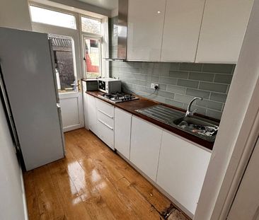 Room in a Shared Flat, Carlyon Road, HA0 - Photo 3