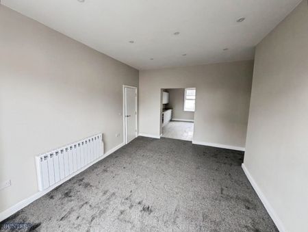 3 bedroom Flat To Let - Photo 5