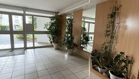 Appartement 4 pièces 80m2 REIMS 940 euros - Photo 2