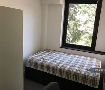 1 bedroom in a house share to rent - Photo 4