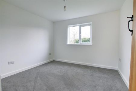 3 bedroom detached bungalow to rent - Photo 3