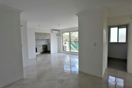 Great Location, walking distance to all amenities - Photo 5