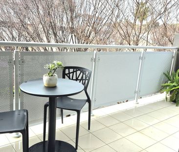 Open the door to effortless style - Photo 5