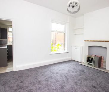 2 bedroom end of terrace house to rent - Photo 5