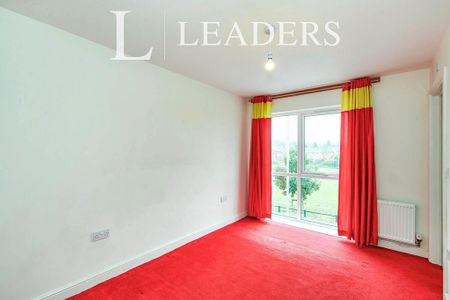 4 bedroom semi-detached house to rent - Photo 5