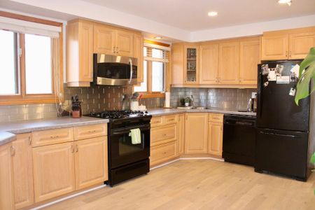 For Lease - 743 West Shore Boulevard, Pickering, Ontario - Photo 4