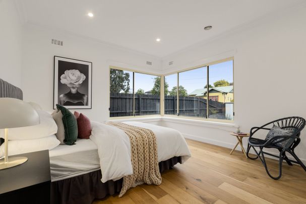 SINGLE LEVEL BEAUTY IN A HIGH-AMENITY LOCALE! - Photo 1
