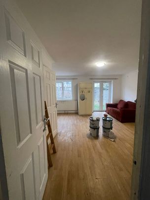 3 Bed Terraced House, Daffodil Gardens, IG1 - Photo 1