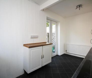 2 bedroom semi-detached house to rent - Photo 6