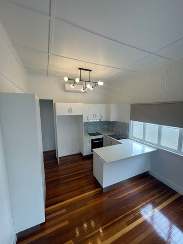 Welcome to 2/42 Macrossan Street - a neat and comfortable townhouse in the heart of South Townsville. - Photo 5