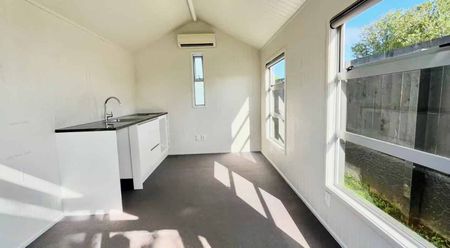 Family-Friendly 3-Bedroom Home with Study - Photo 4