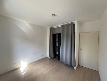 Location Appartement 3 pièces 69m² - Photo 2