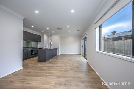 Well Presented Family Home! - Photo 3