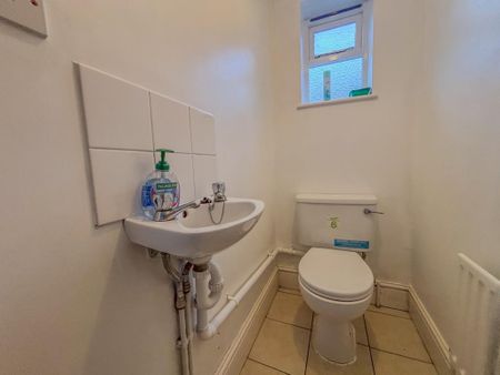 4 bedroom terraced house to rent - Photo 3