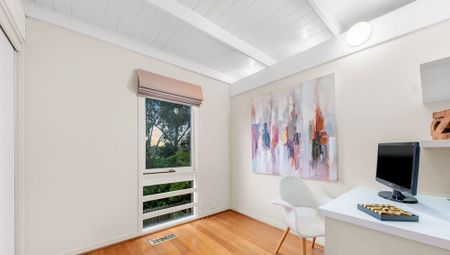 Spacious Family Home with Two Levels and Stunning Outdoor Entertaining - Photo 5