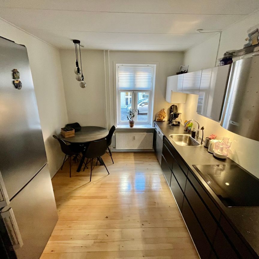 Dejlig 2-værelses lejlighed i vestbyen - Photo 1