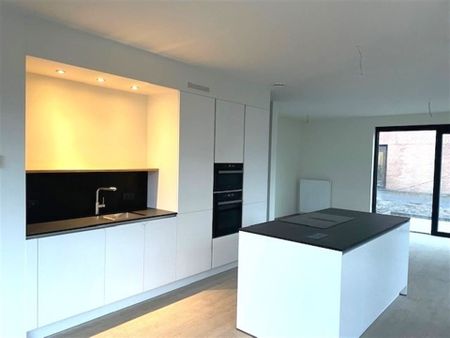 Prachtige nieuwbouwwoning met 3 slaapkamers, tuin en autostaanplaats nabij centrum! - Foto 2