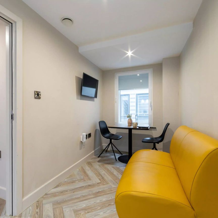 Gold 1 Bed Apartment - Photo 1
