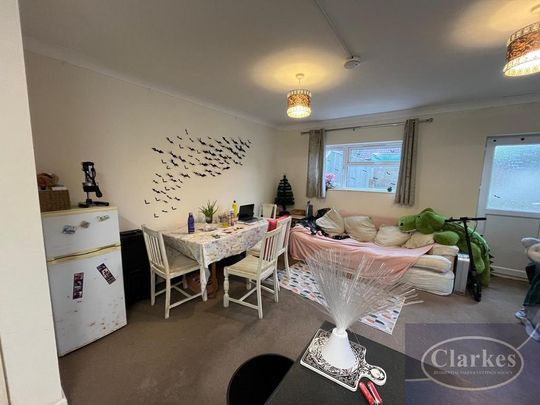 5 bedroom detached house to rent - Photo 1